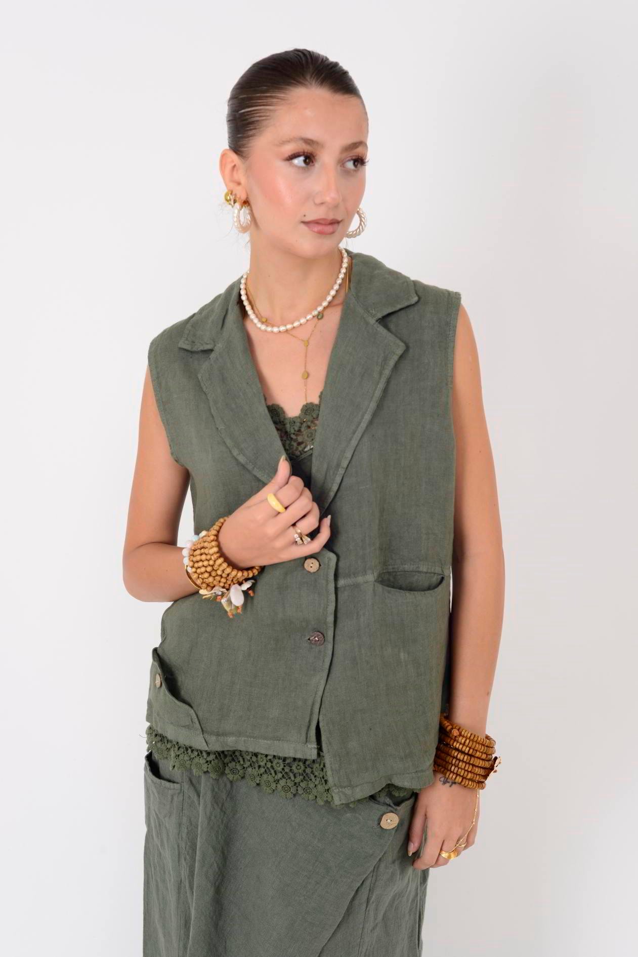 5157 ASİMETRİK KESİM DÜĞME DETAYLI KETEN YELEK BLUZ