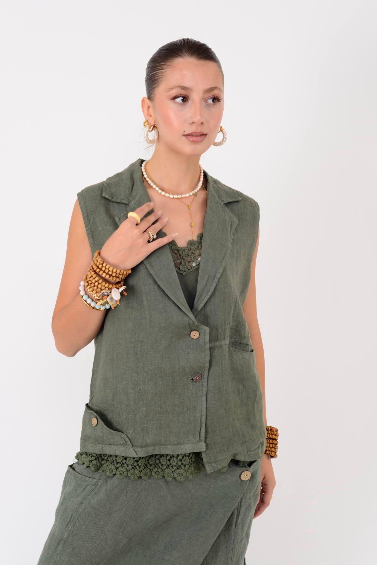 5157 ASİMETRİK KESİM DÜĞME DETAYLI KETEN YELEK BLUZ