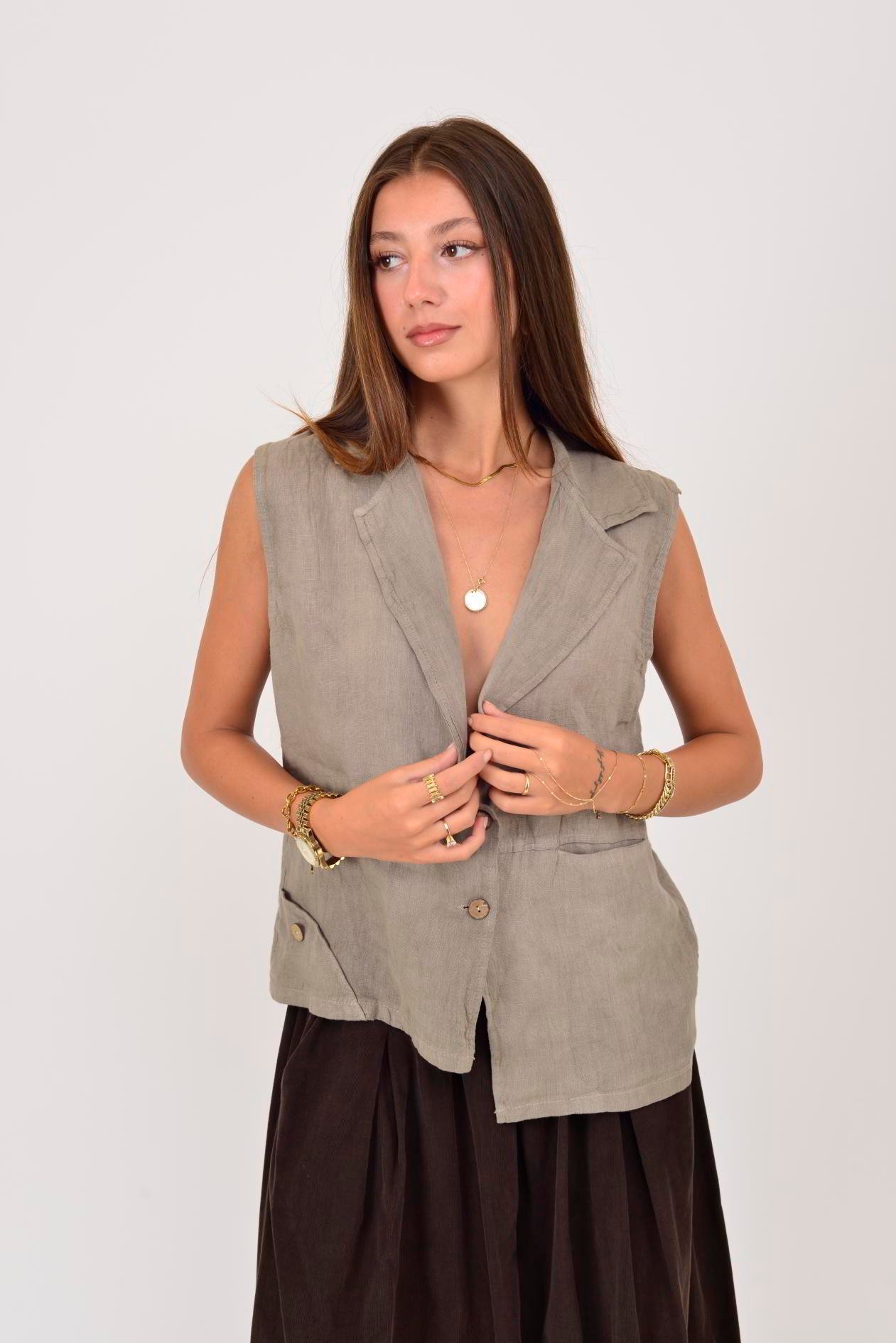 5157 ASİMETRİK KESİM DÜĞME DETAYLI KETEN YELEK BLUZ