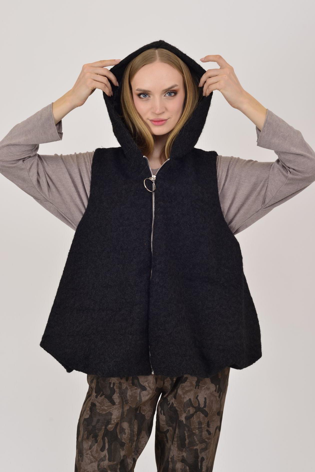 60909 KAPÜŞON DETAYLI KEÇE YELEK