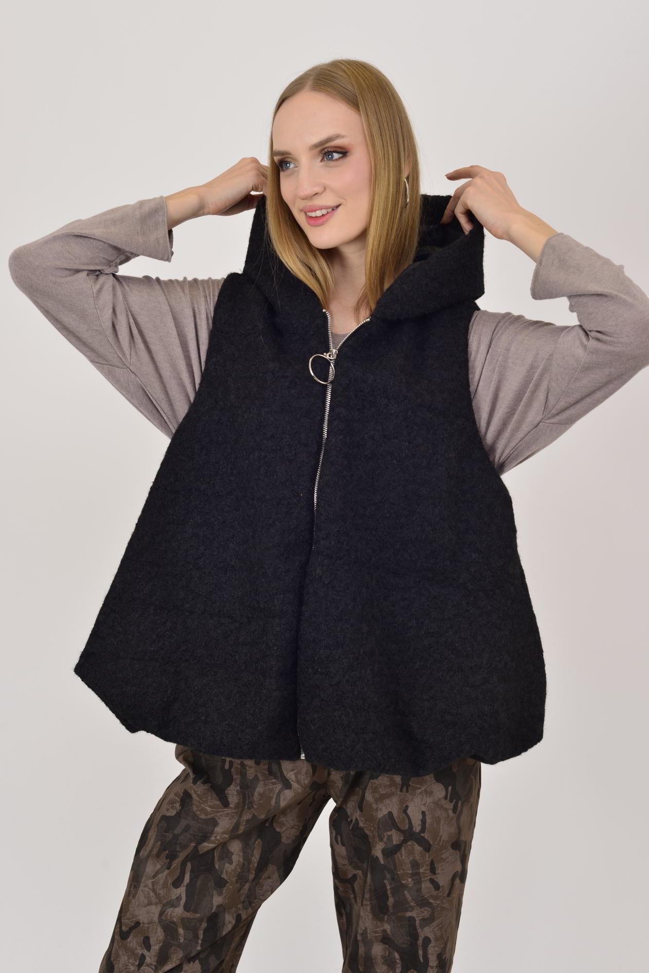 60909 KAPÜŞON DETAYLI KEÇE YELEK