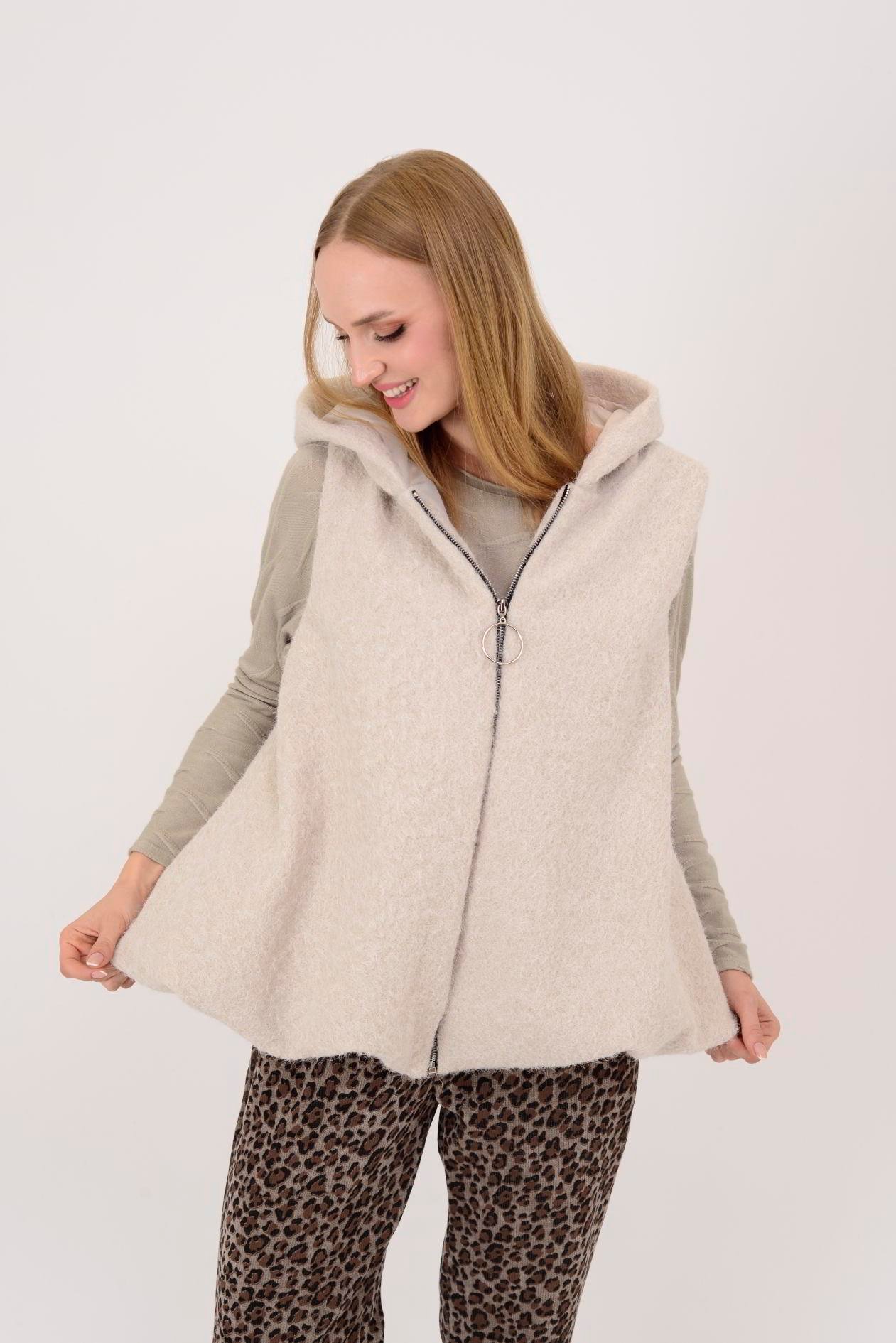 60909 KAPÜŞON DETAYLI KEÇE YELEK