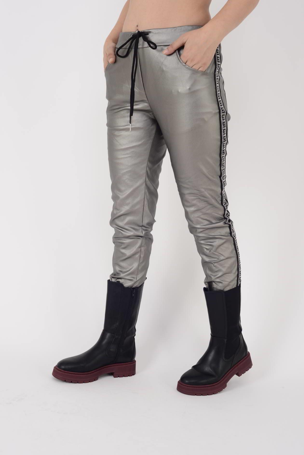 67474 TAŞ DETAYLI DERİ GÖRÜNÜMLÜ PANTOLON