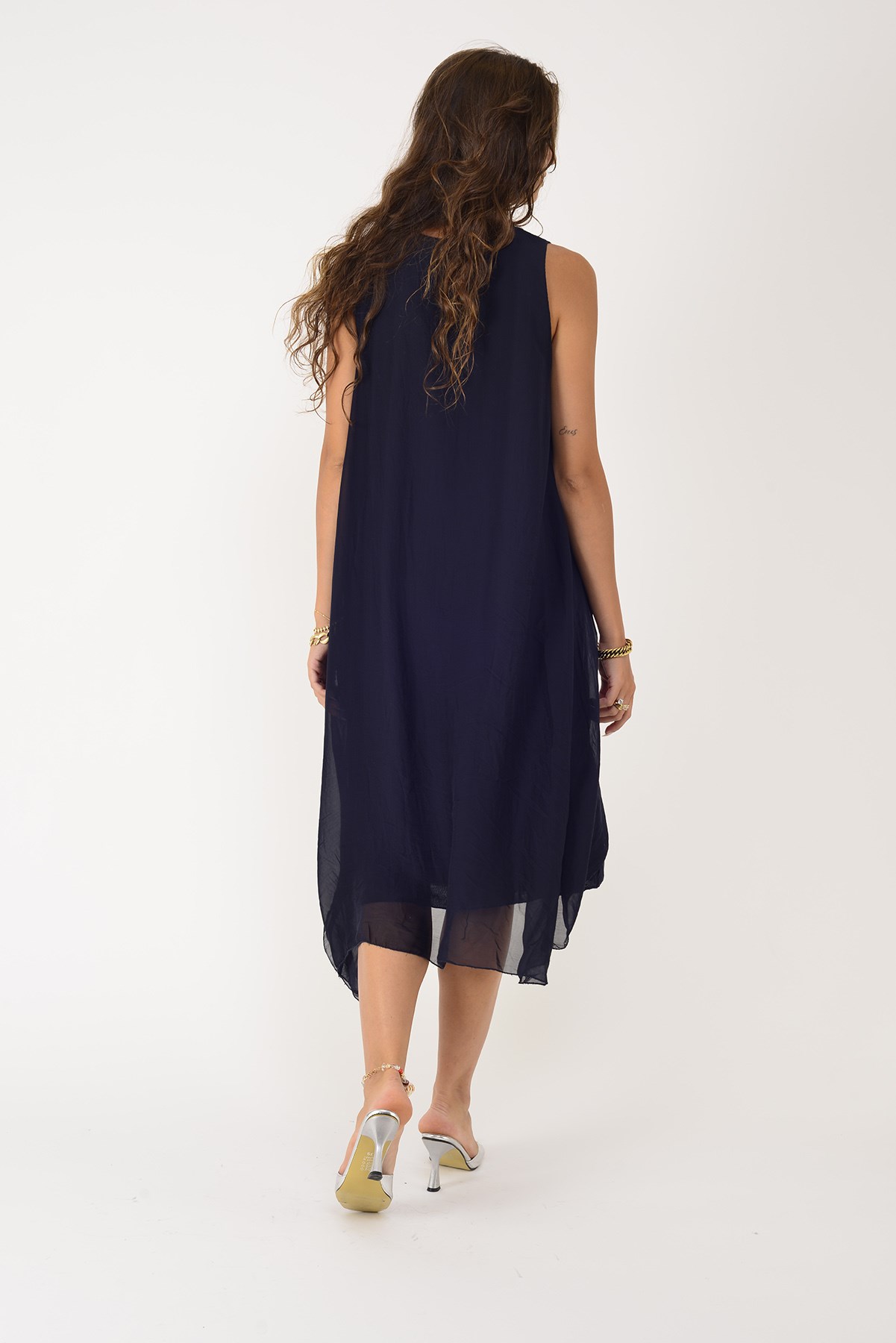 67934 PAYET DETAYLI ASİMETRİK KESİM KOLSUZ İPEK ELBİSE