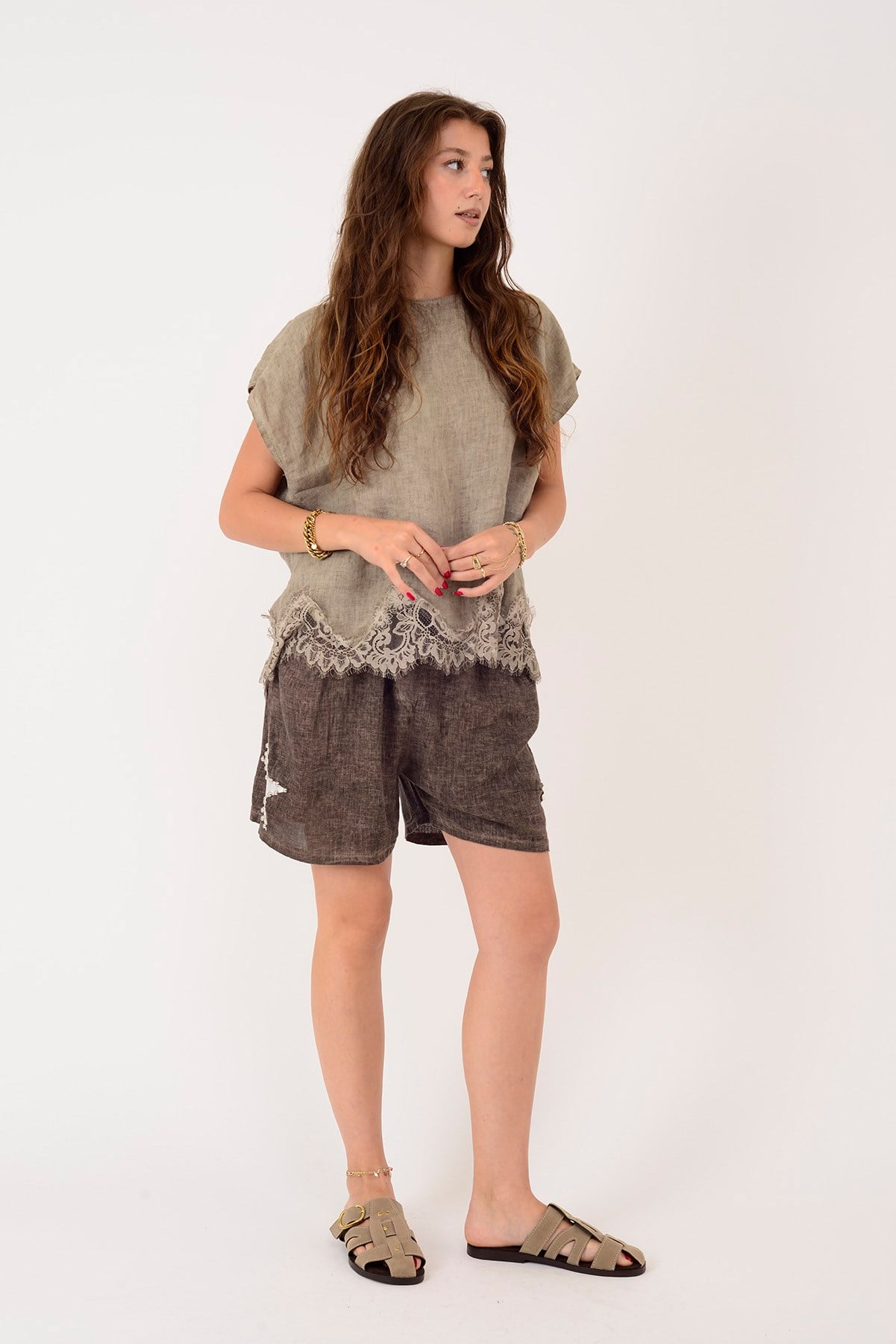 81674 DANTEL DETAYLI KISA KOL KETEN BLUZ