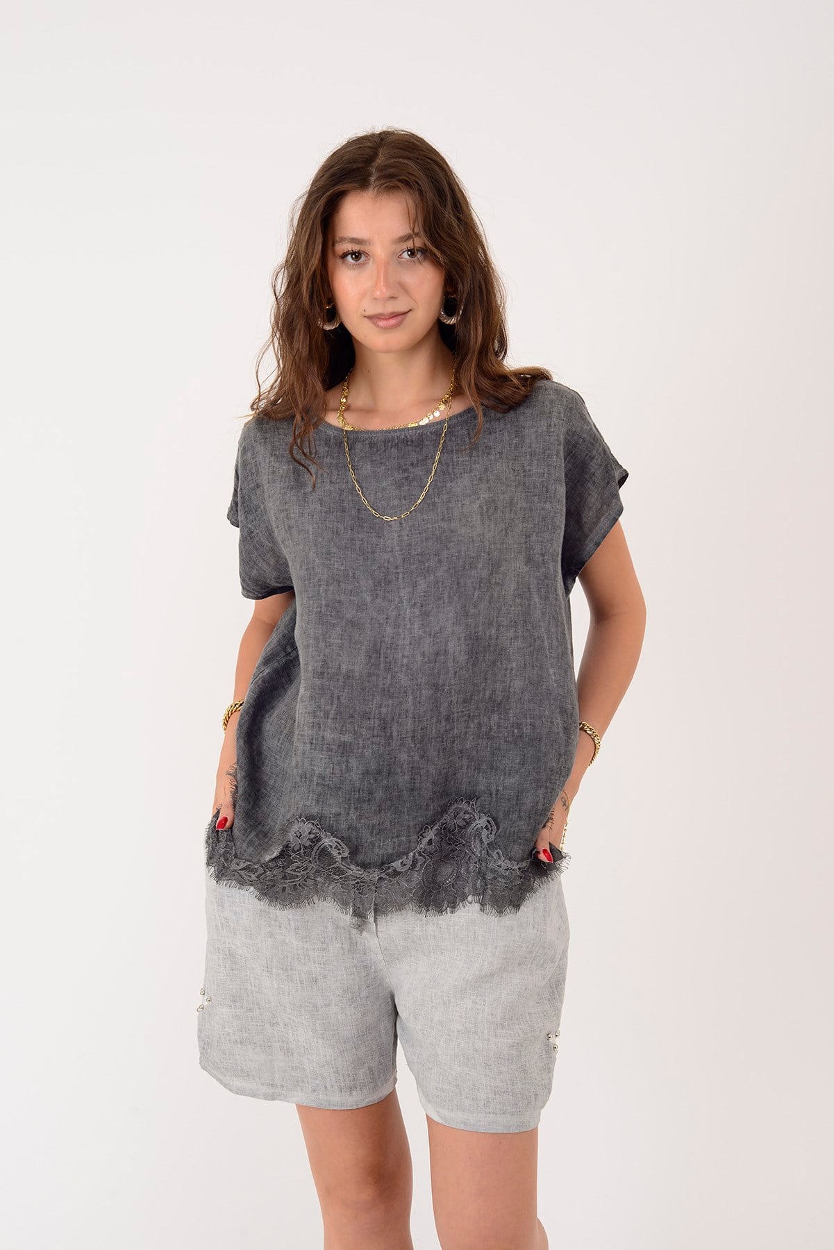 81674 DANTEL DETAYLI KISA KOL KETEN BLUZ