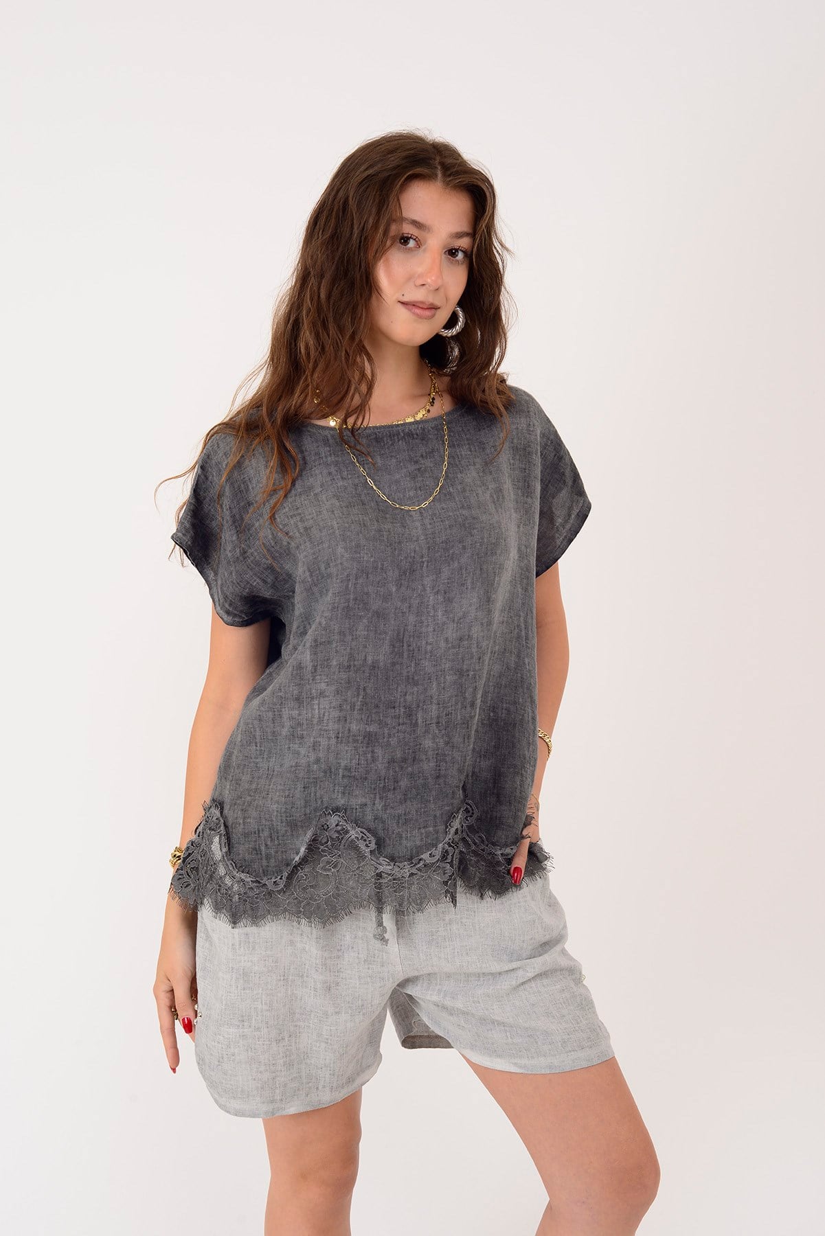 81674 DANTEL DETAYLI KISA KOL KETEN BLUZ