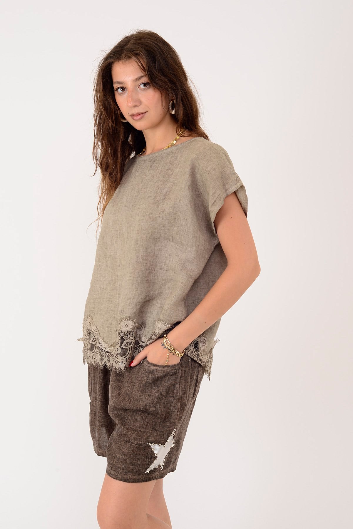 81674 DANTEL DETAYLI KISA KOL KETEN BLUZ