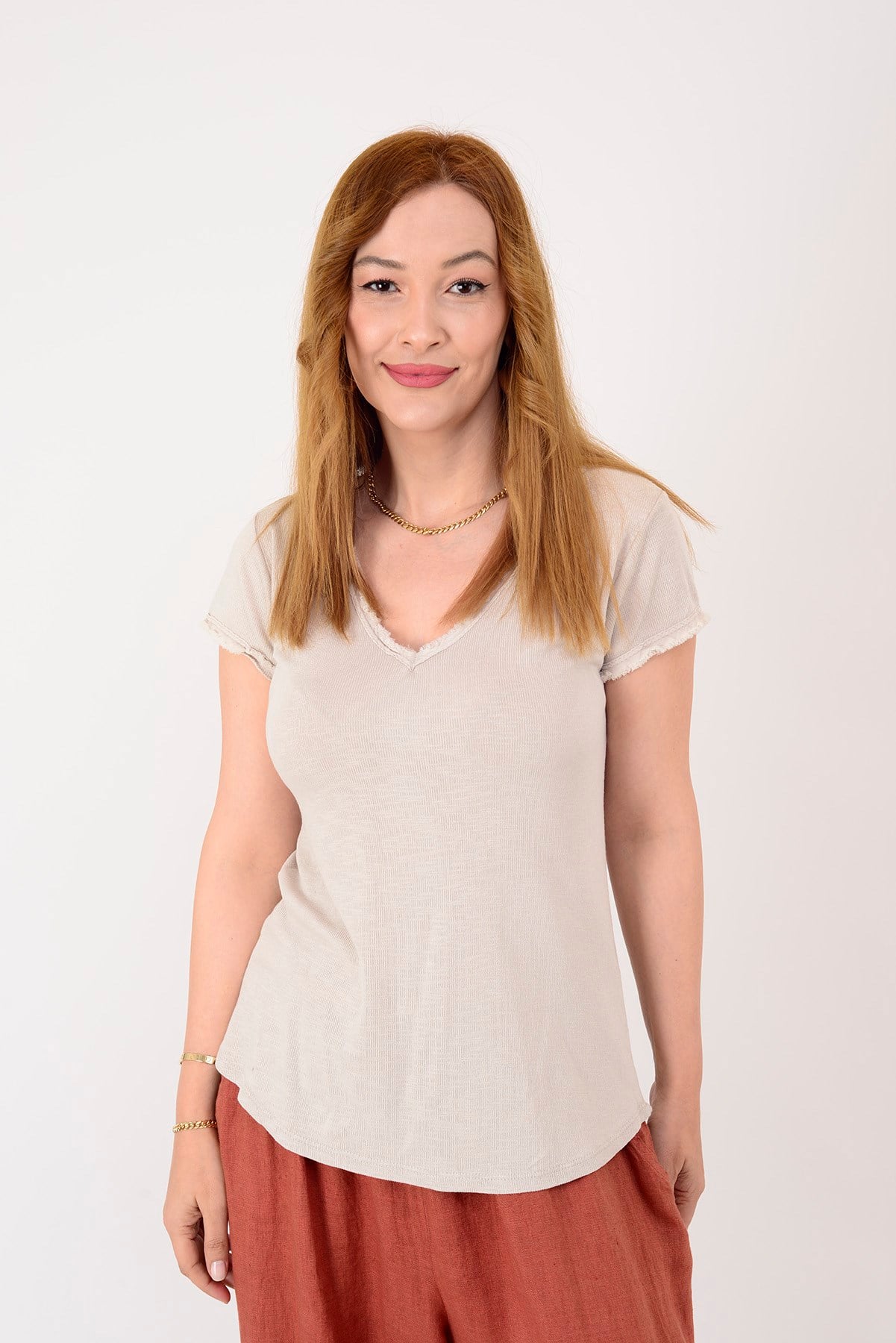 954304 V YAKA TAŞLAMALI T-SHIRT BLUZ