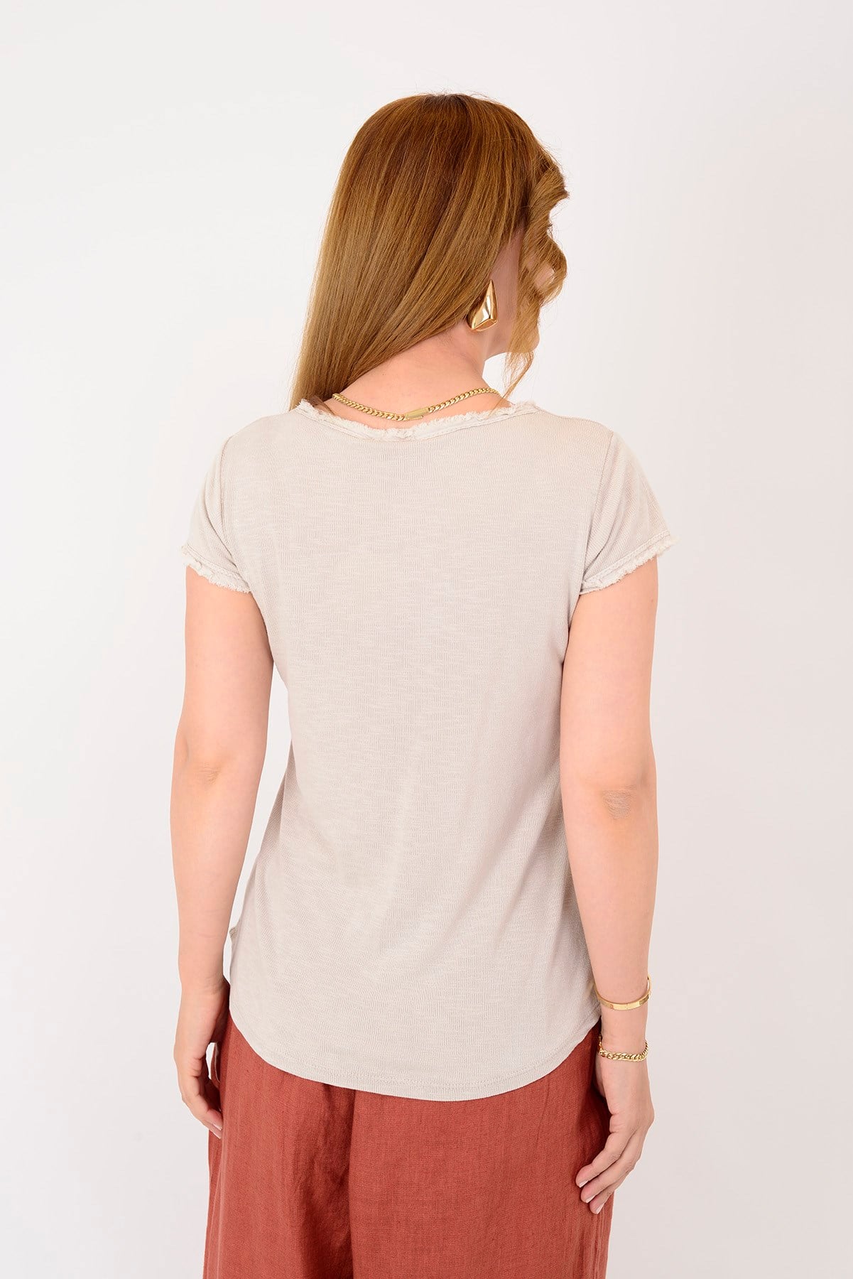 954304 V YAKA TAŞLAMALI T-SHIRT BLUZ