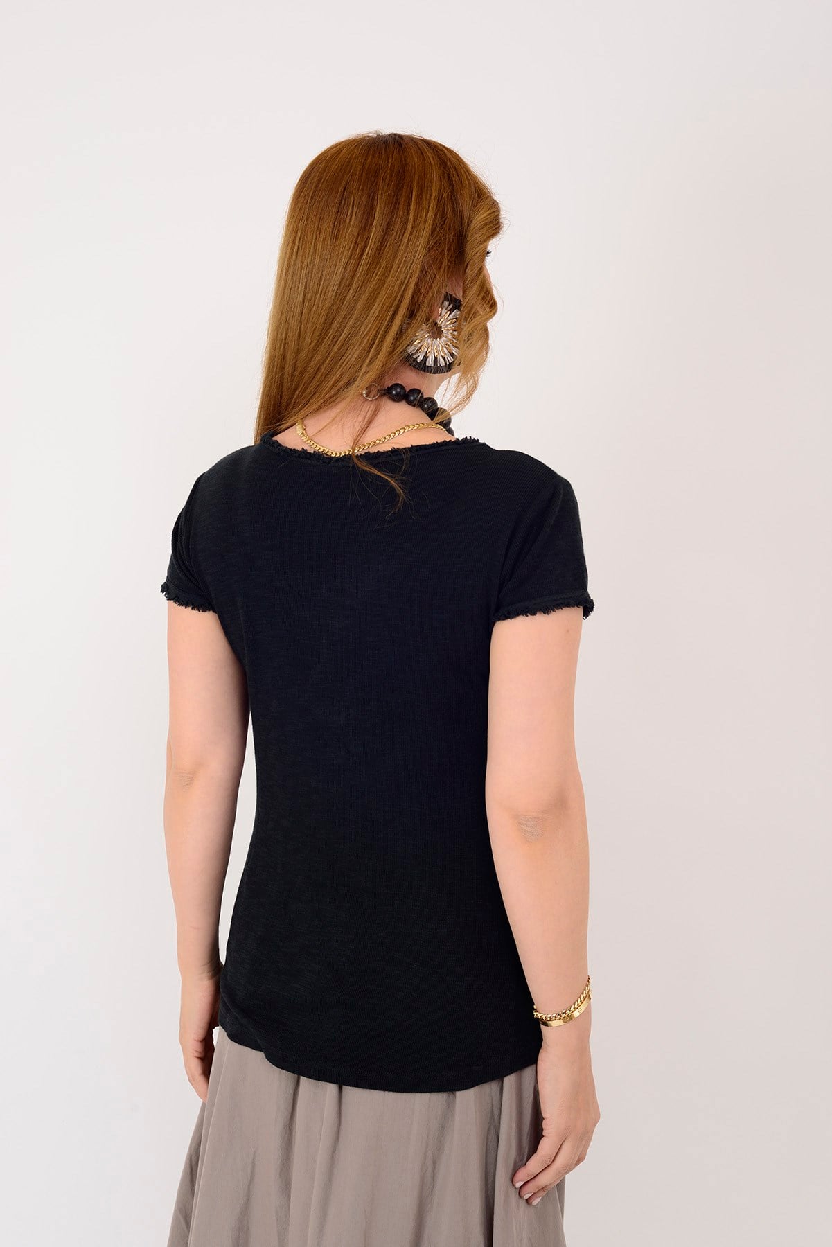 954304 V YAKA TAŞLAMALI T-SHIRT BLUZ