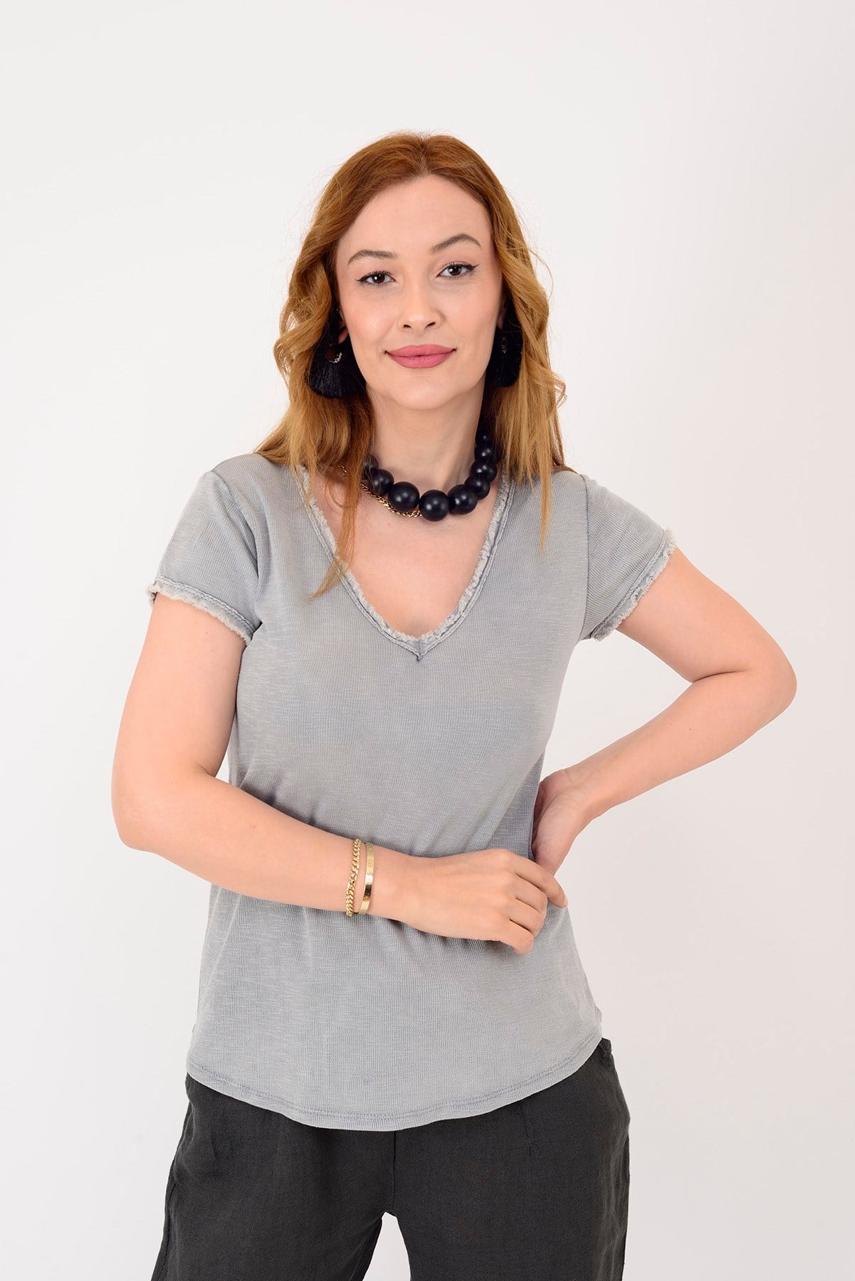 954304 V YAKA TAŞLAMALI T-SHIRT BLUZ