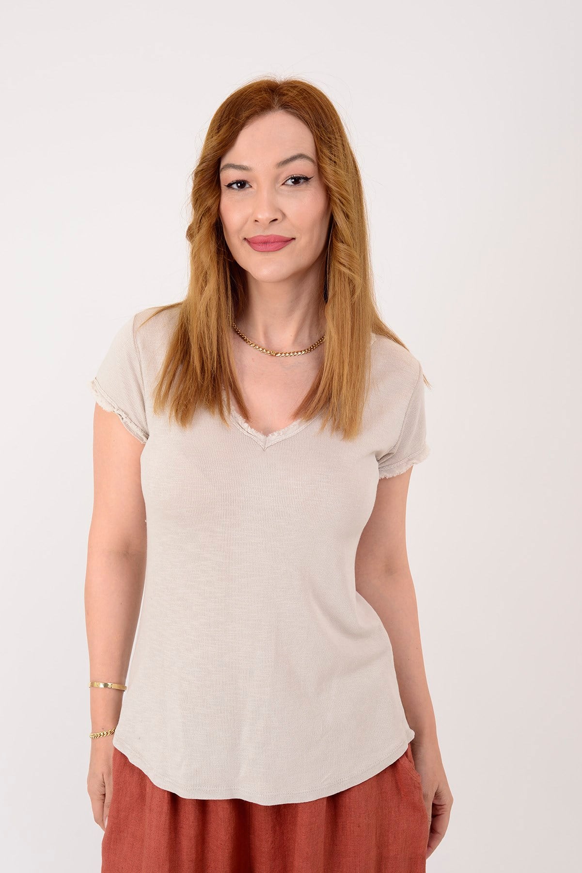 954304 V YAKA TAŞLAMALI T-SHIRT BLUZ