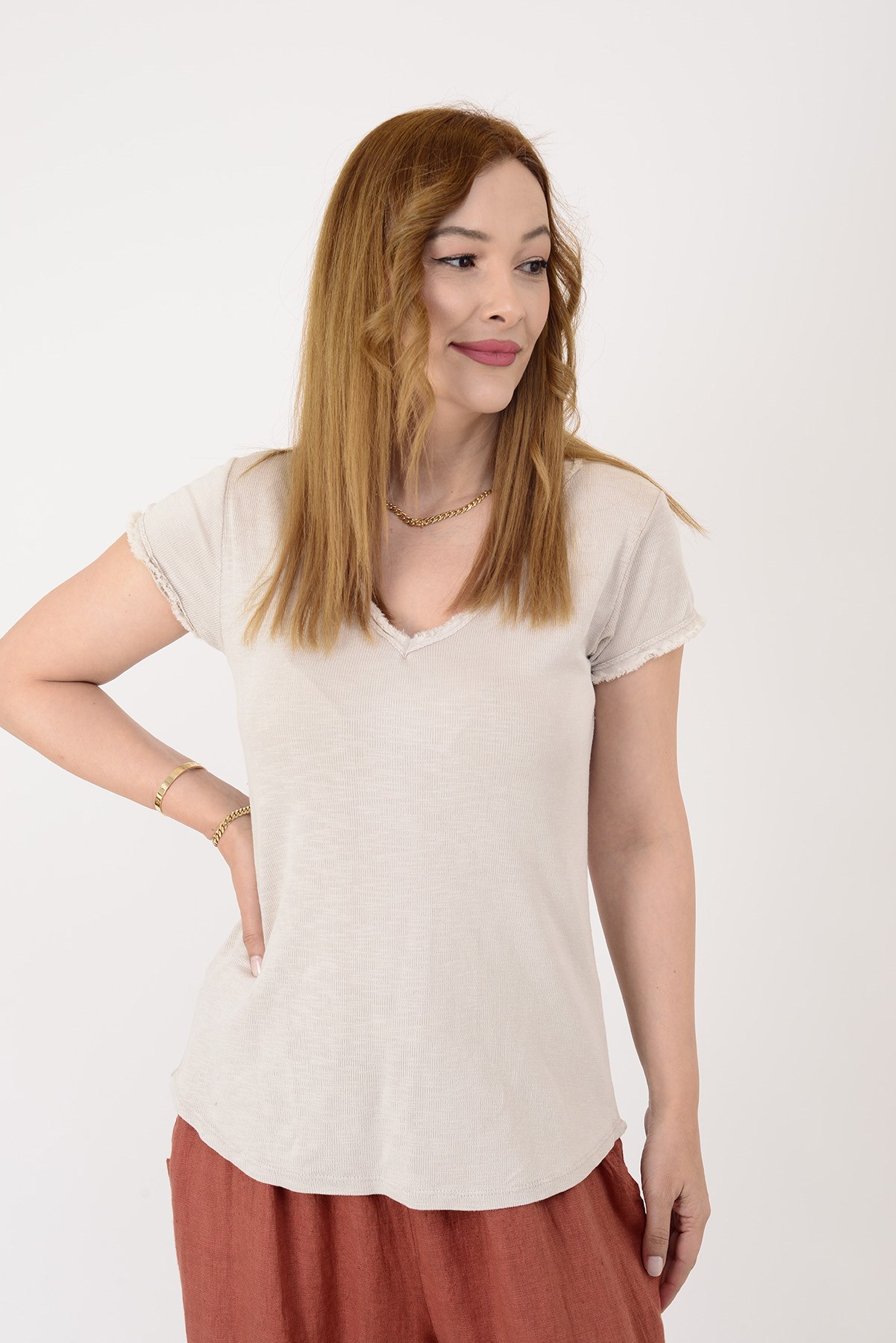 954304 V YAKA TAŞLAMALI T-SHIRT BLUZ