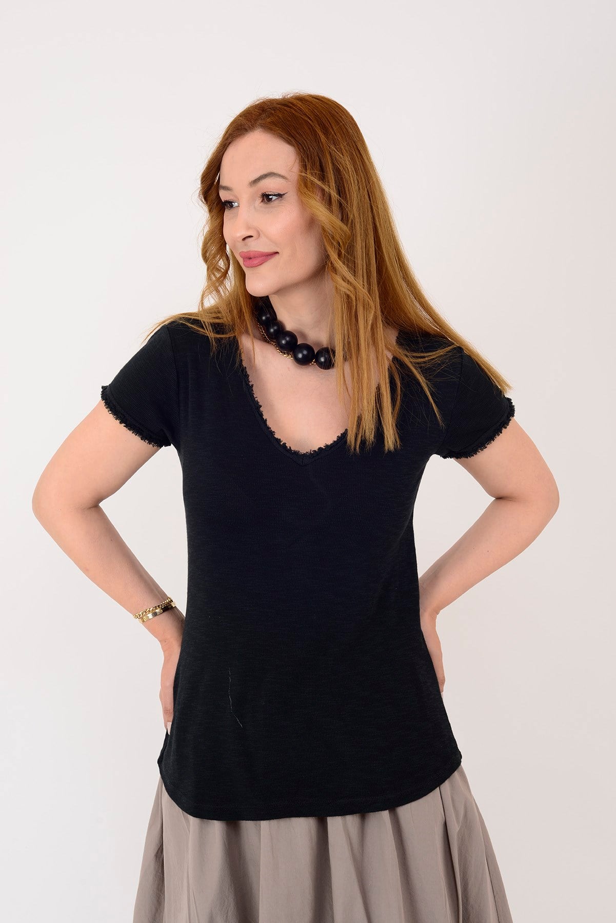 954304 V YAKA TAŞLAMALI T-SHIRT BLUZ
