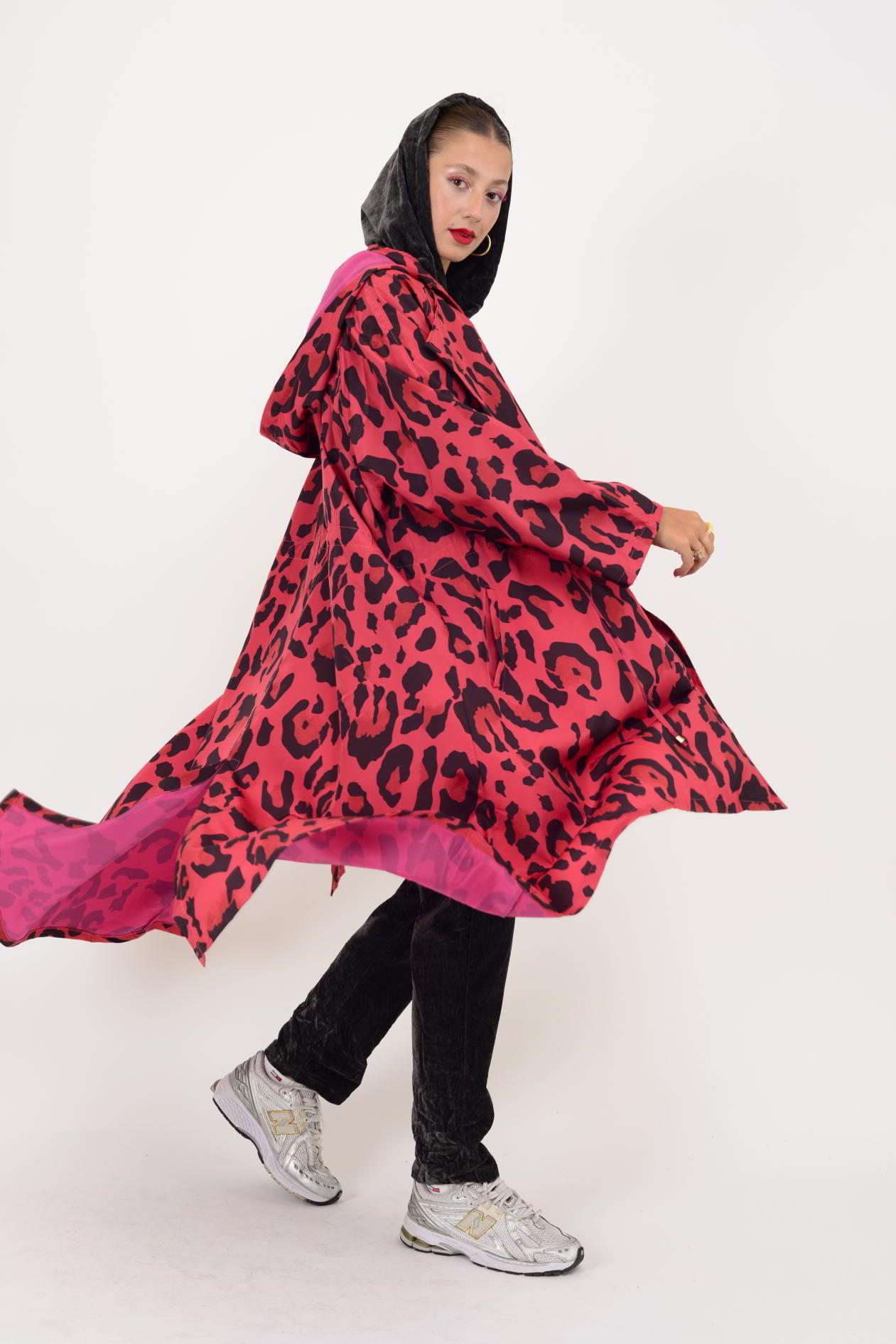 AN10720 LEOPAR DESENLİ BELİ BÜZGÜ DETAYLI YAĞMURLUK