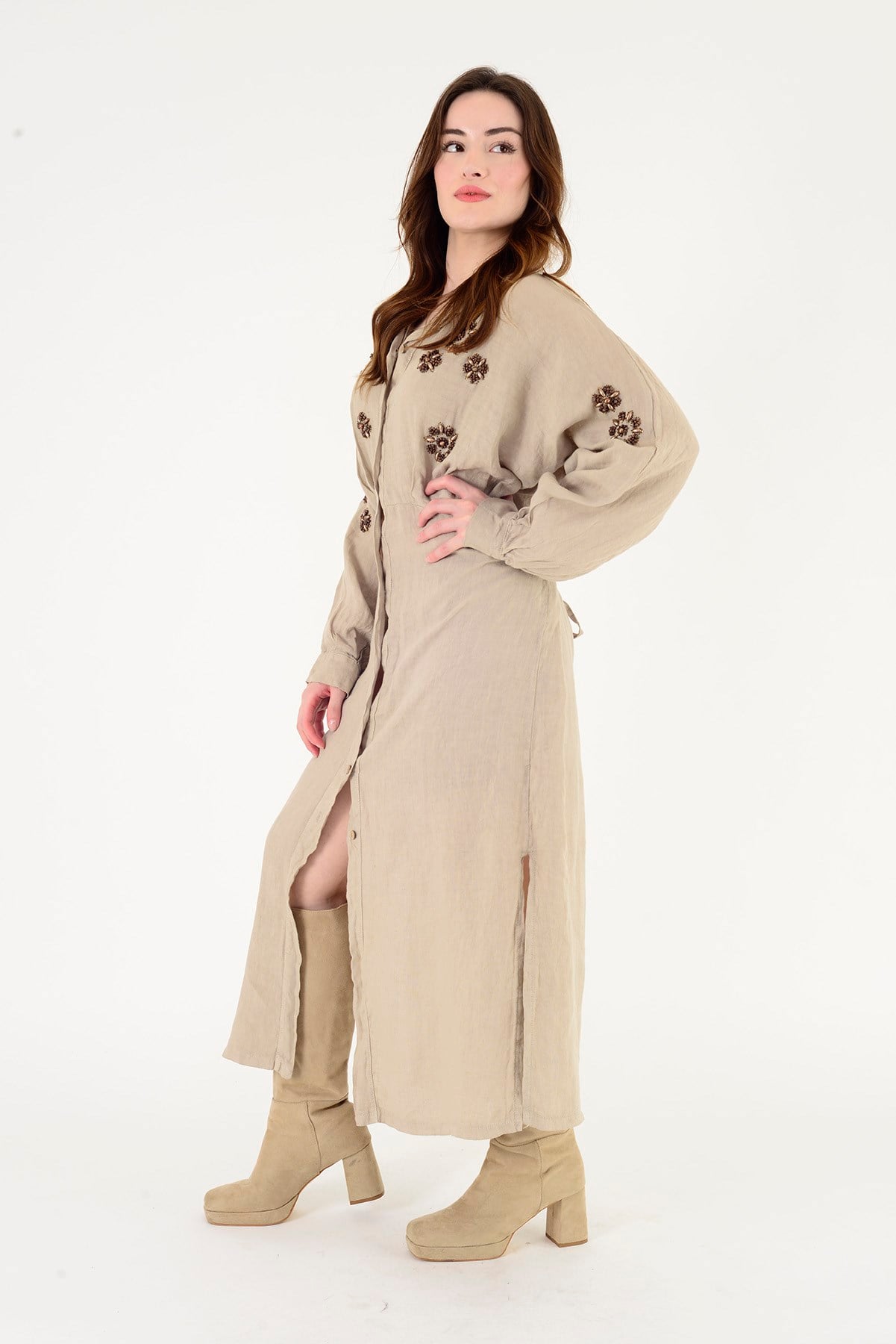 R1038 KUŞAK DETAYLI PİLELİ KETEN GÖMLEK ELBİSE