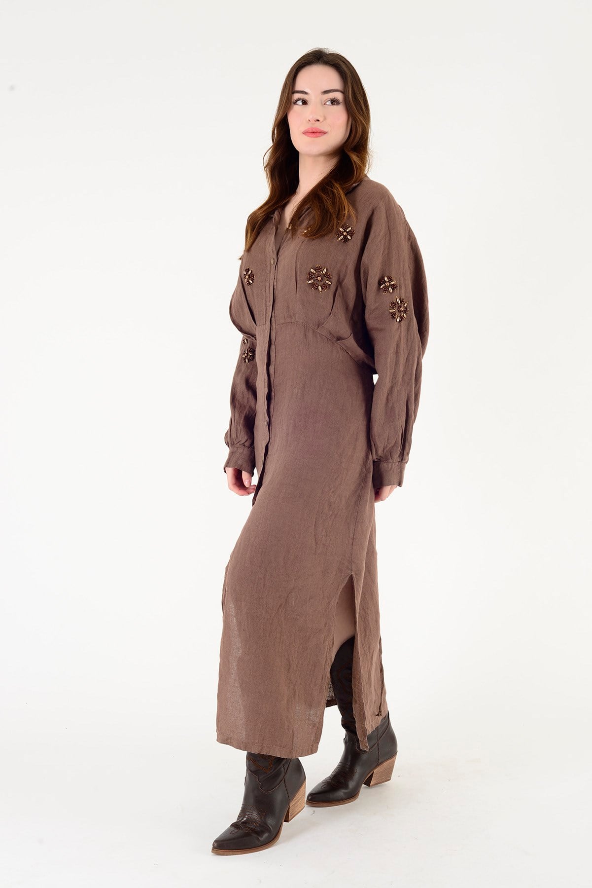R1038 KUŞAK DETAYLI PİLELİ KETEN GÖMLEK ELBİSE