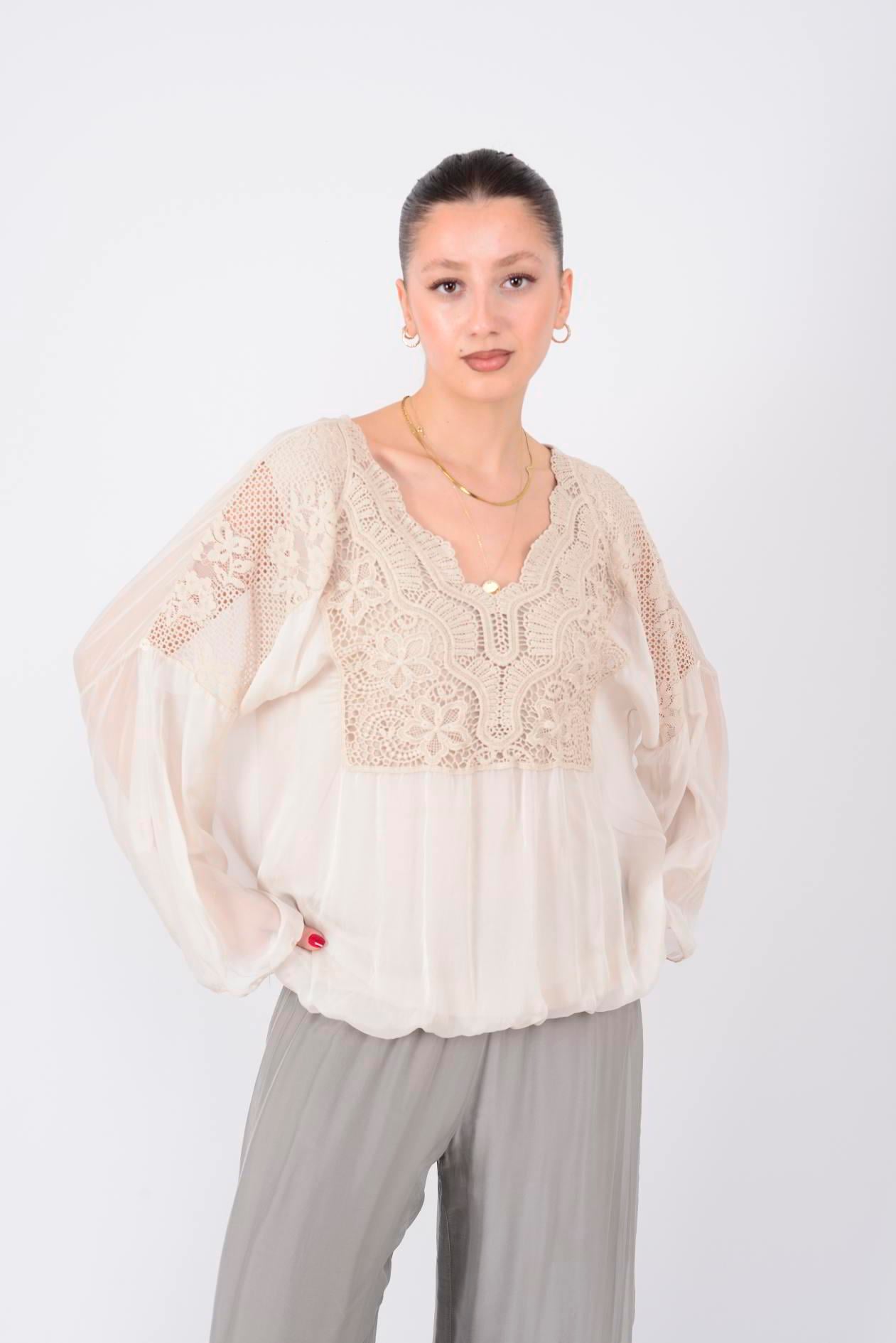 SN269 DANTEL DETAYLI V YAKA İPEK BLUZ