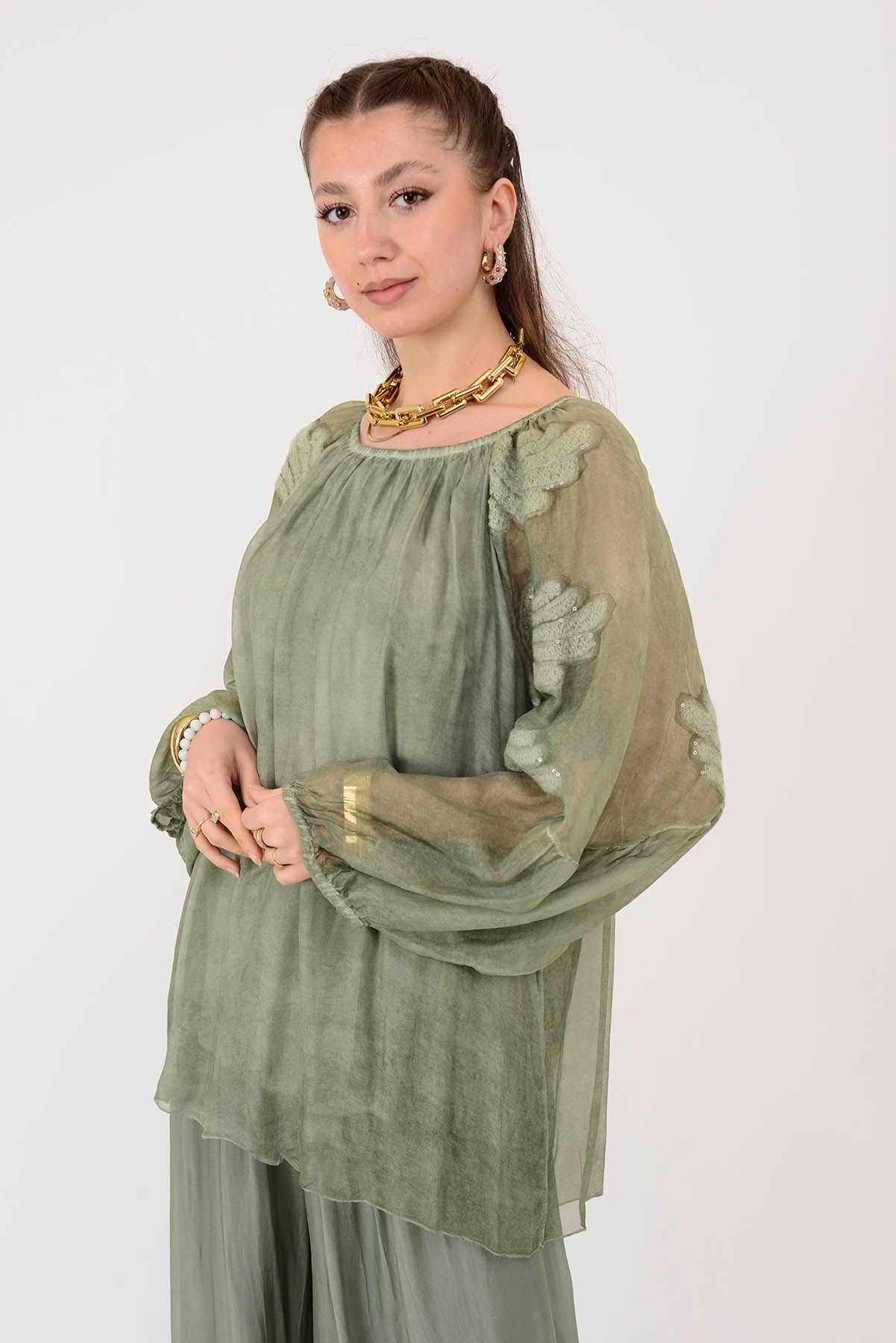 SN884 DANTEL DETAYLI MADONNA YAKA İPEK BLUZ