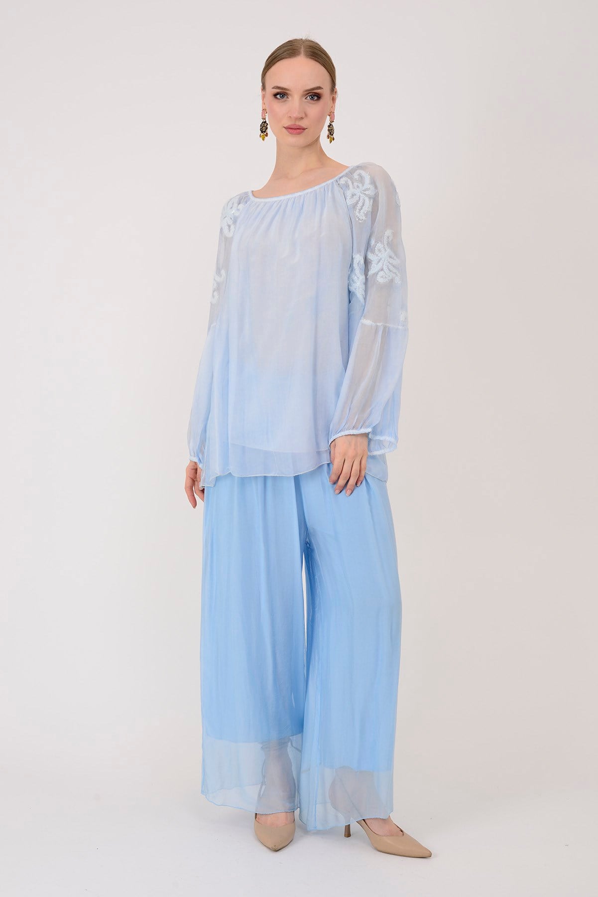 SN884 DANTEL DETAYLI MADONNA YAKA İPEK BLUZ