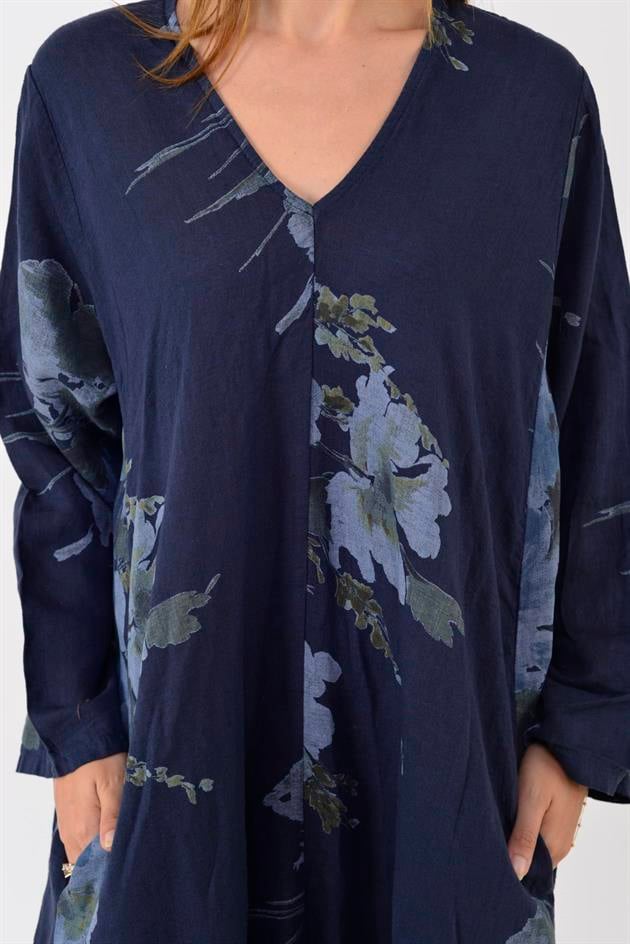 102181 LADI BATİK ÇİÇEK DESEN V YAKA KETEN ELBİSE