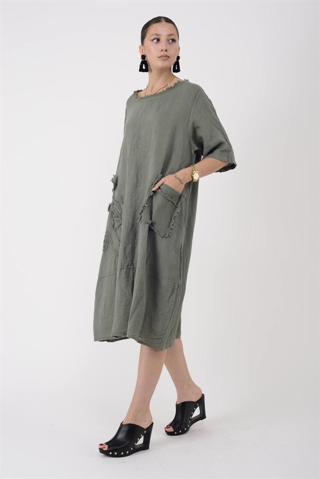 10734 LOVA KABARTMALI SAÇAK DETAYLI TEK CEP KETEN ELBİSE