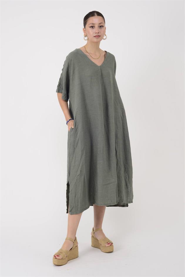 11227 LOVA SIRTI AJUR İŞLEME DETAYLI V YAKA KETEN ELBİSE