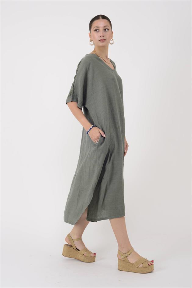 11227 LOVA SIRTI AJUR İŞLEME DETAYLI V YAKA KETEN ELBİSE