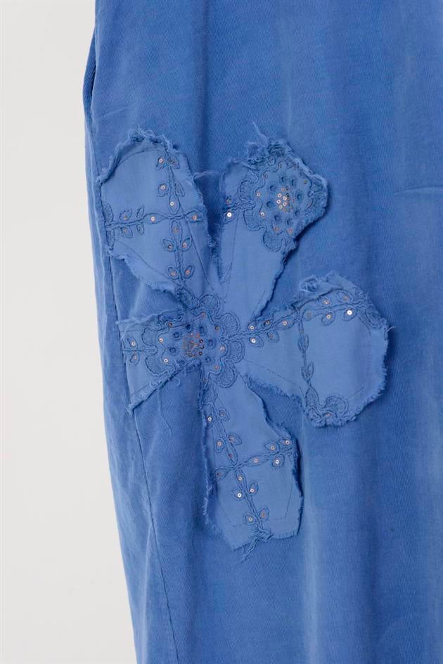 11444 LOVA ÇİÇEK KABARTMALI PUL DETAYLI FİTİLLİ KADİFE ELBİSE