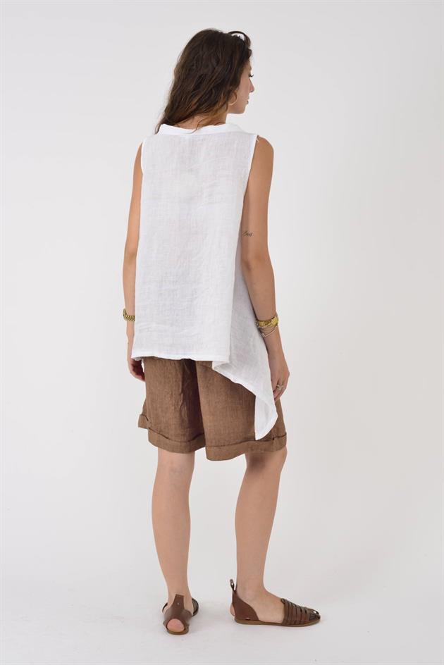 12168 ASİMETRİK KESİM DÜĞME DETAYLI KOLSUZ KETEN BLUZ