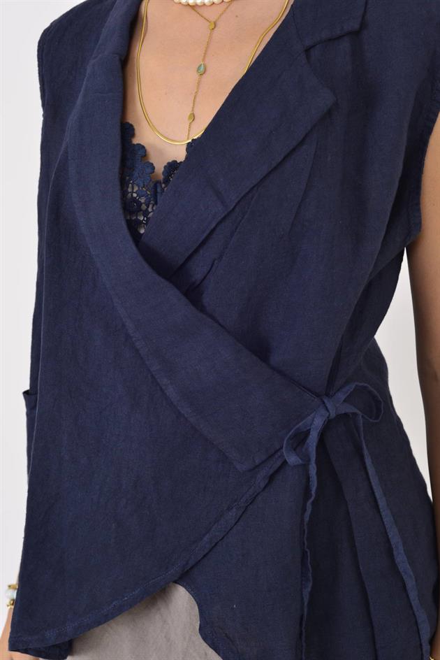 14987 KRUVAZE BAĞLAMA DETAYLI KOLSUZ KETEN BLUZ