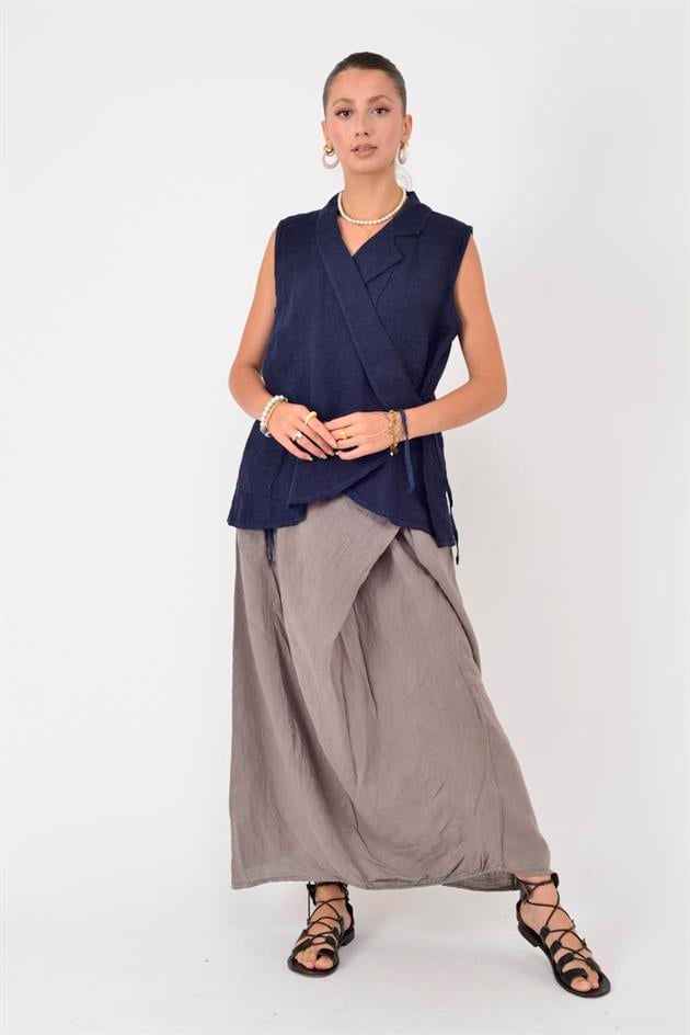 14987 KRUVAZE BAĞLAMA DETAYLI KOLSUZ KETEN BLUZ