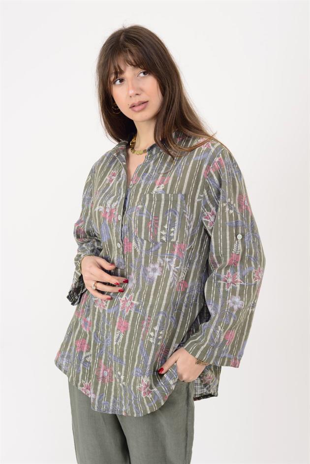 15455F-109 ÇİZGİLİ SARMAŞIK DESEN ÜÇ DÜĞMELİ GÖMLEK