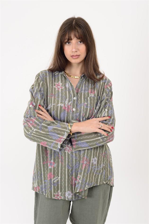 15455F-109 ÇİZGİLİ SARMAŞIK DESEN ÜÇ DÜĞMELİ GÖMLEK