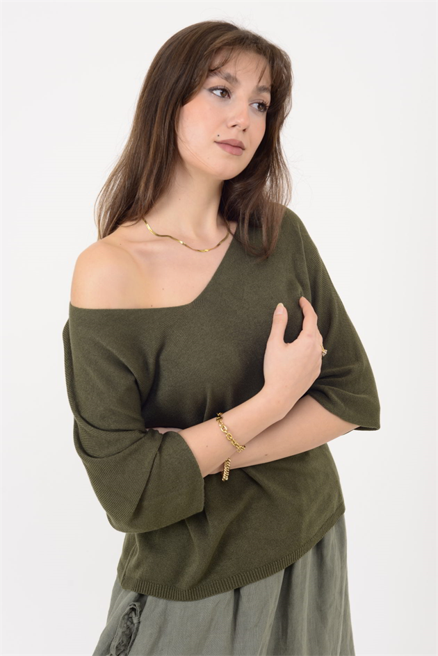 19004 V YAKA TRİKO BLUZ