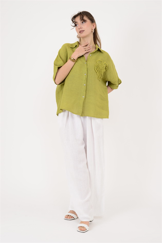 20341 KABARTMALI ÇİÇEK DETAYLI KISA KOL KETEN GÖMLEK