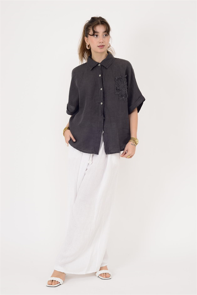 20341 KABARTMALI ÇİÇEK DETAYLI KISA KOL KETEN GÖMLEK