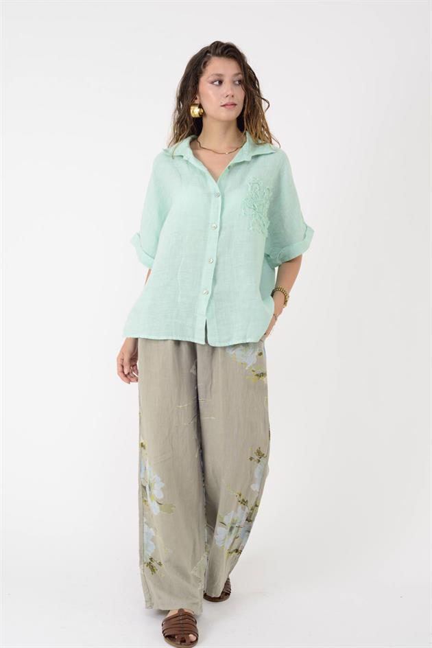 20341 KABARTMALI ÇİÇEK DETAYLI KISA KOL KETEN GÖMLEK