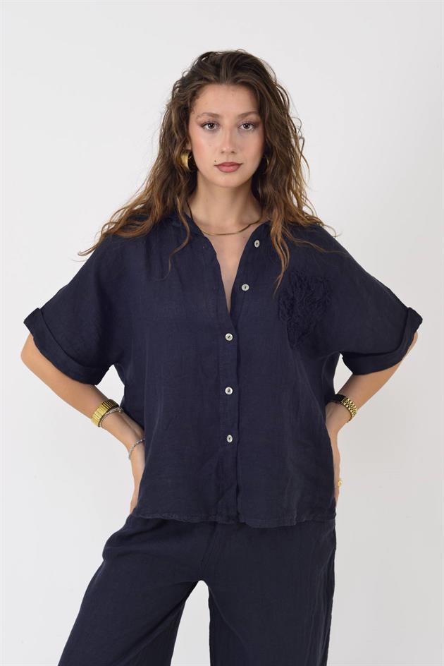 20341 KABARTMALI ÇİÇEK DETAYLI KISA KOL KETEN GÖMLEK