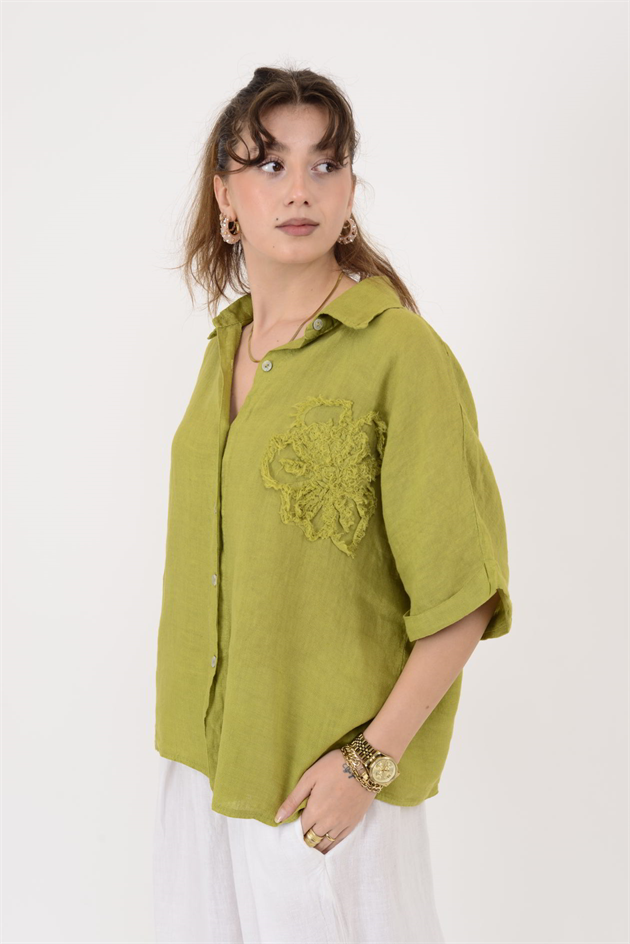 20341 KABARTMALI ÇİÇEK DETAYLI KISA KOL KETEN GÖMLEK