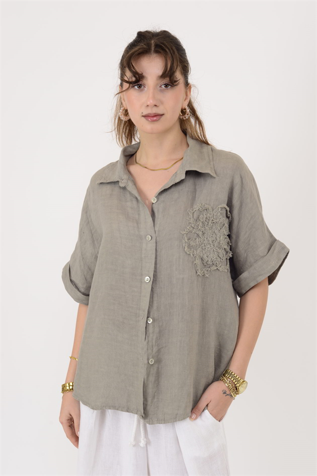 20341 KABARTMALI ÇİÇEK DETAYLI KISA KOL KETEN GÖMLEK