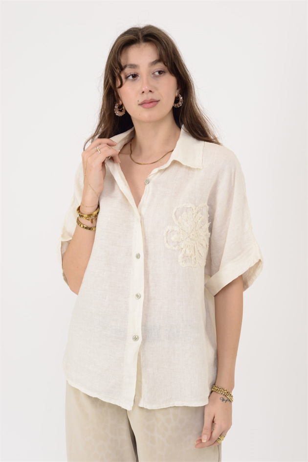 20341 KABARTMALI ÇİÇEK DETAYLI KISA KOL KETEN GÖMLEK