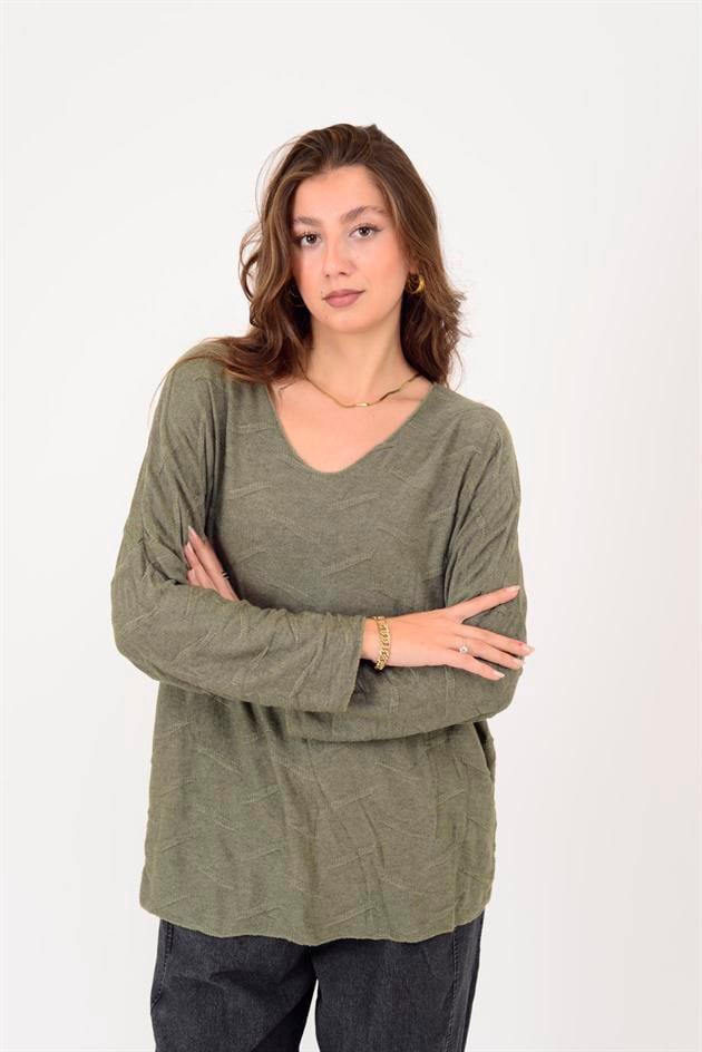 2066 KABARTMA DETAYLI V YAKA TRİKO