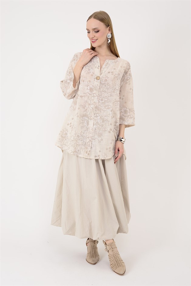 20718 KIR ÇİÇEKLERİ DESENLİ TEK DÜĞMELİ BLUZ