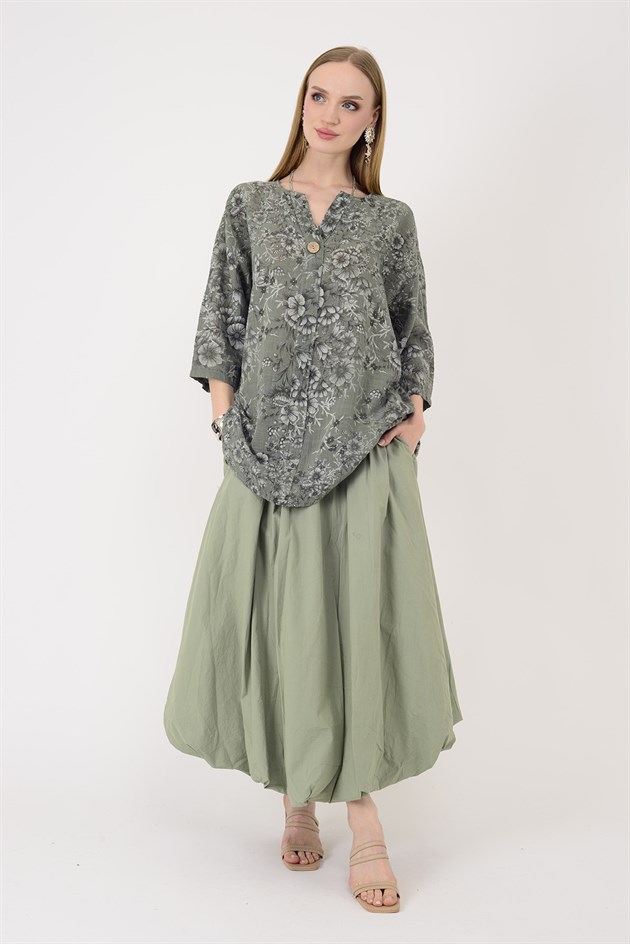 20718 KIR ÇİÇEKLERİ DESENLİ TEK DÜĞMELİ BLUZ