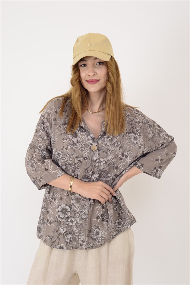 20718 KIR ÇİÇEKLERİ DESENLİ TEK DÜĞMELİ BLUZ