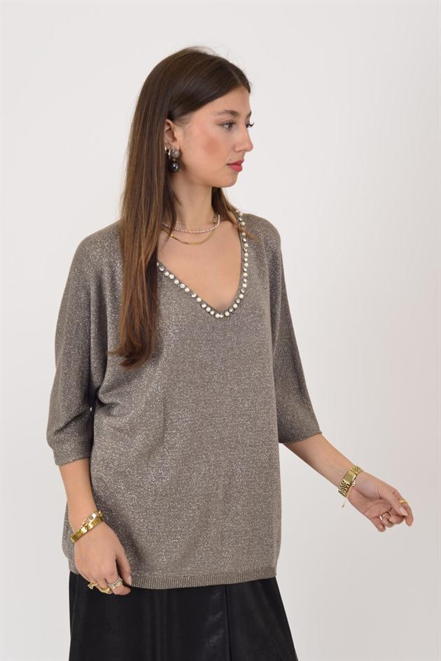 21130 İNCİ İŞLEMELİ V YAKA SİMLİ TRİKO