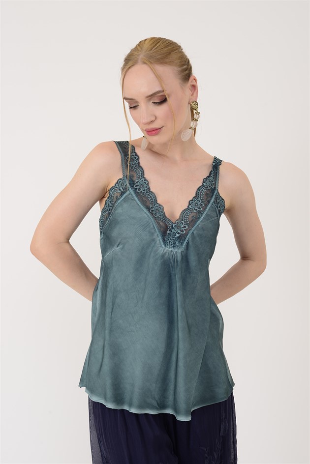 21336 V YAKA ASKILI DANTELLİ BLUZ
