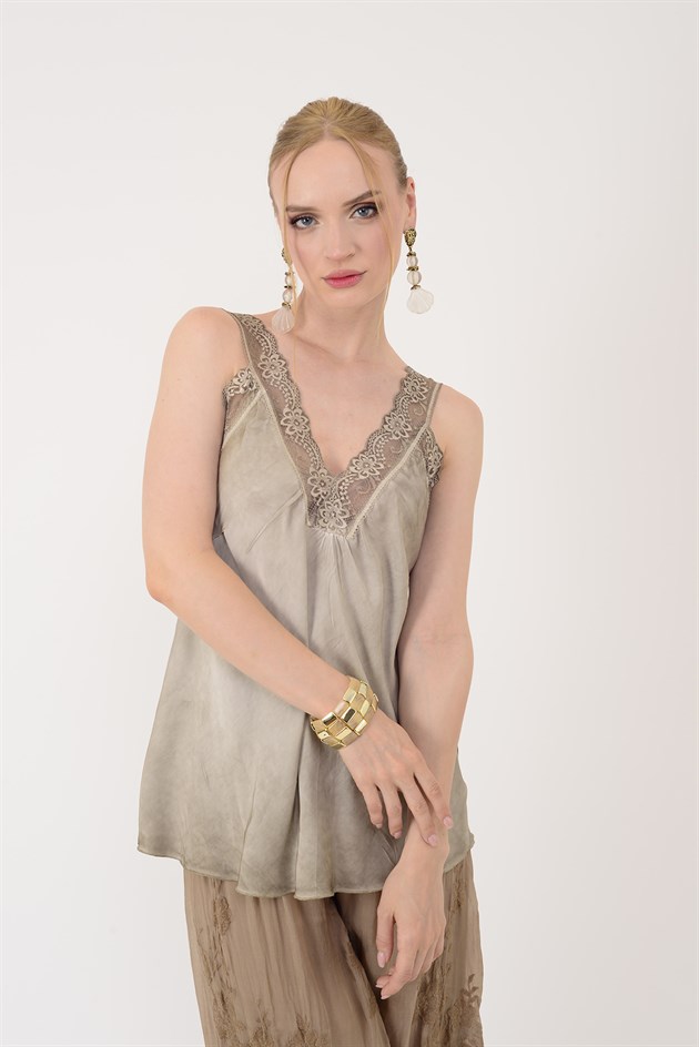 21336 V YAKA ASKILI DANTELLİ BLUZ